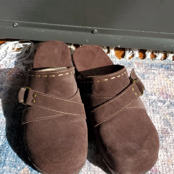 Bay Studio Clogs - Picture 2 of 6